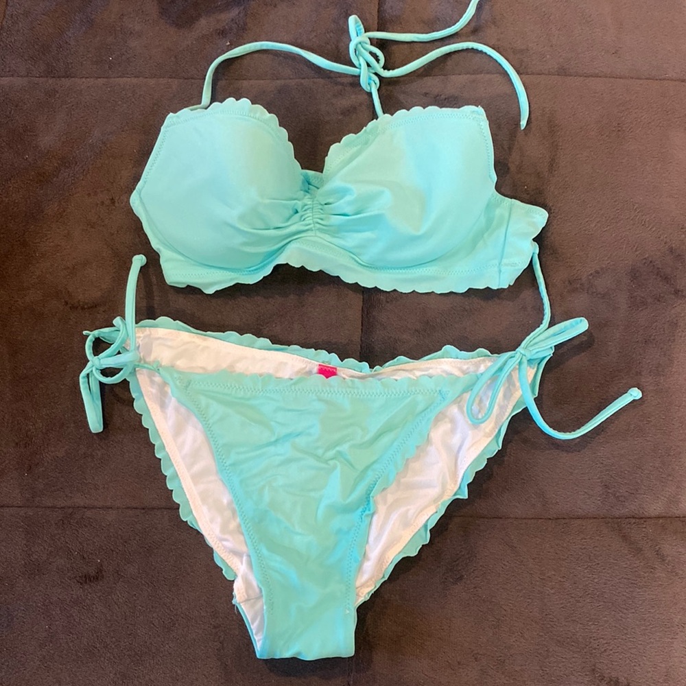 Victoria’s Secret scallop bikini size small